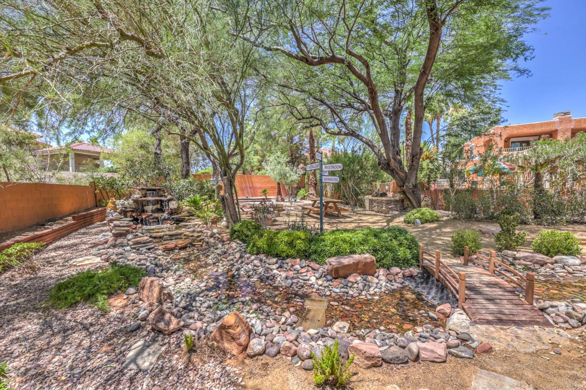 The Oasis At The Lakes Bed & Breakfast Las Vegas